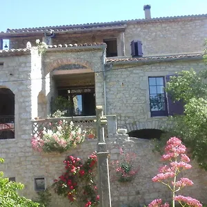 domaine-de-peyre-brune.hotels-rhonealpes.com/